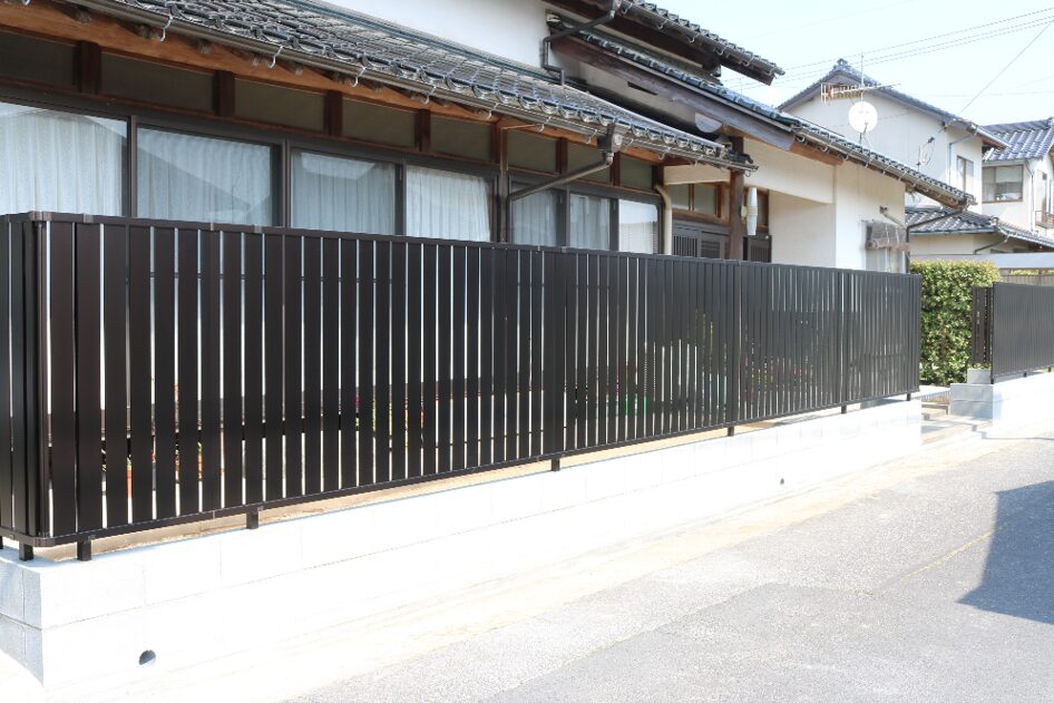 出雲市 外構工事 ブロック塀リフォーム後のフェンス付きデザイン