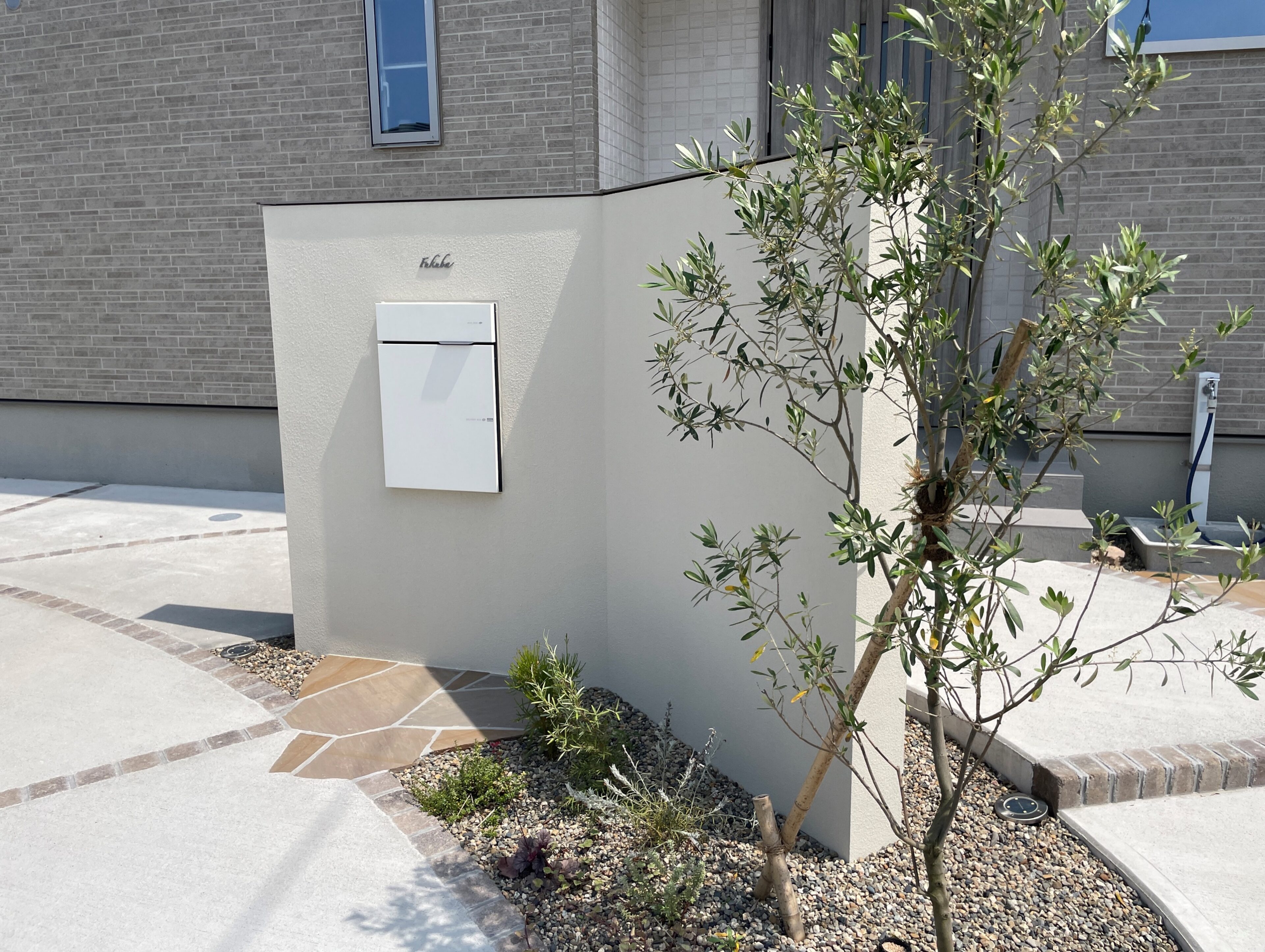 出雲市 外構工事 門壁と植栽を取り入れたエントランス