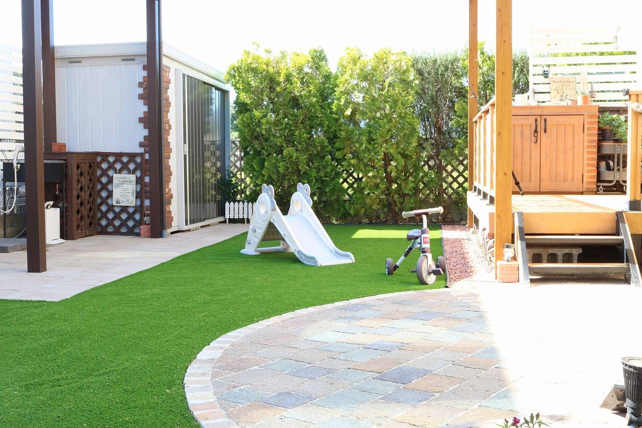 松江市の外構リフォーム事例（人工芝とアプローチ）